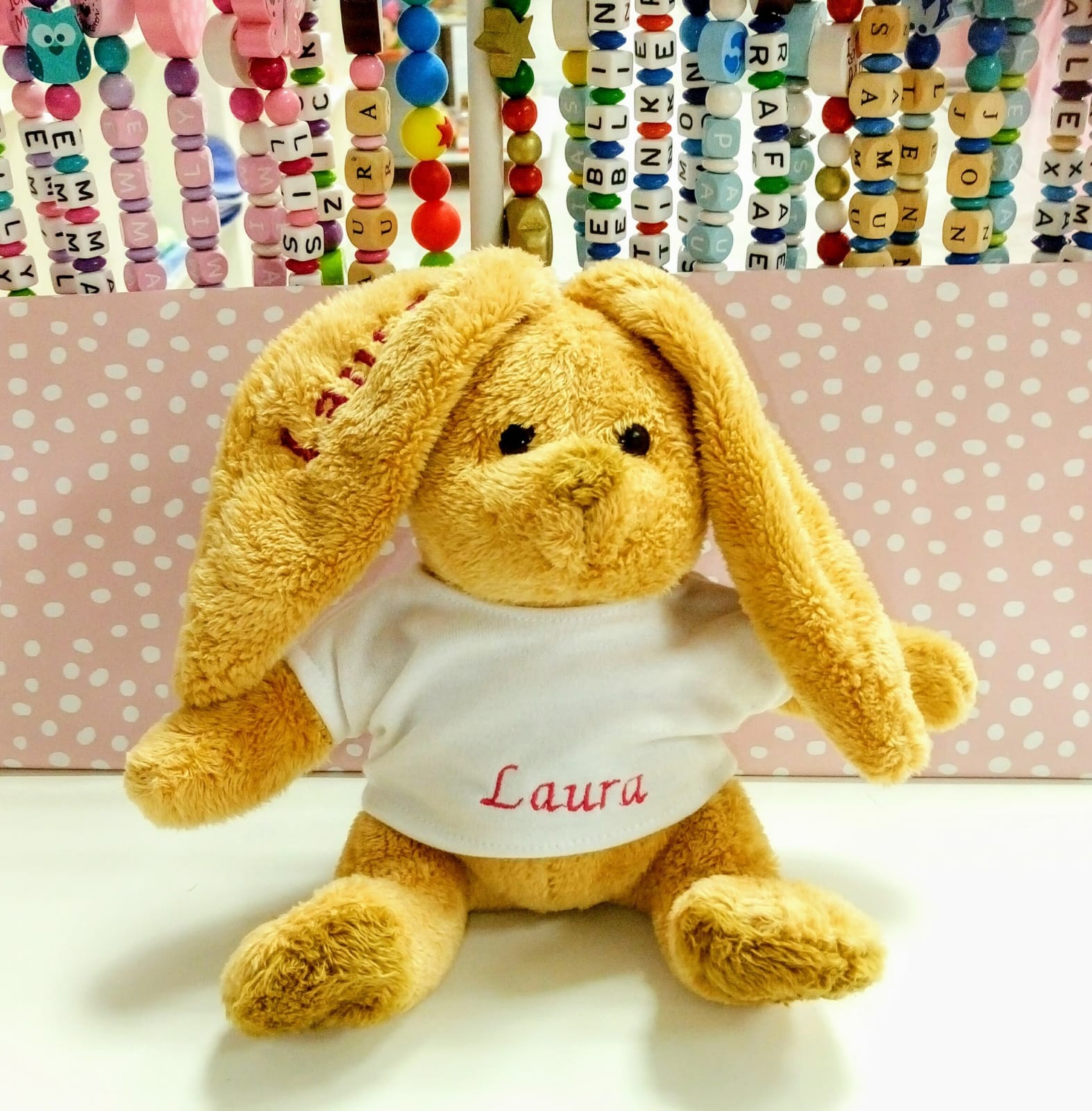 Hase mit Wunschnamen bestickt