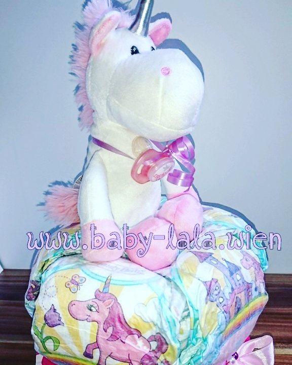 22045596_1420424528064776_8631976244684210088_n Windeltorte Einhorn